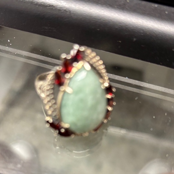 Stunning Jade and Garnet Ring - Picture 4 of 10